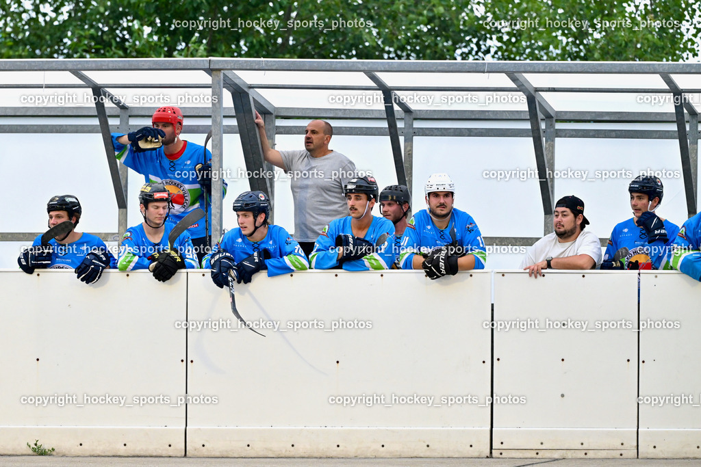ASKÖ Hockey Villach vs. VAS Ballhockey  | Spielerbank ASKÖ Hockey Villach, Headcoach ASKÖ Villach Hockey Peter Ahammer, ASKÖ Hockey Villach vs. VAS Ballhockey , ASKÖ Hockey Villach vs. VAS Ballhockey  am 06.07.2025 in Villach (Alpen Arena ), Austria, (Photo by Bernd Stefan)