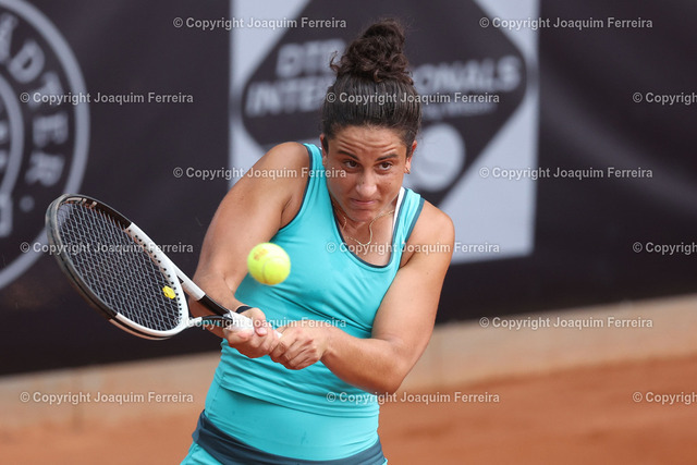 2024.07.20TennisFinaleDa_0981 Kopie | Darmstadt am 21. Juli 2024 xJFAx  48. Internationalen Damen-Tennisturnier des TCB 2000 Darmstadt Finale Angela FITA BOLUDA (ESP) vs Victoria MBOKO (CAN) Bild: v. li. Angela FITA BOLUDA (ESP) spielt eine Rückhand. - Realisiert mit Pictrs.com