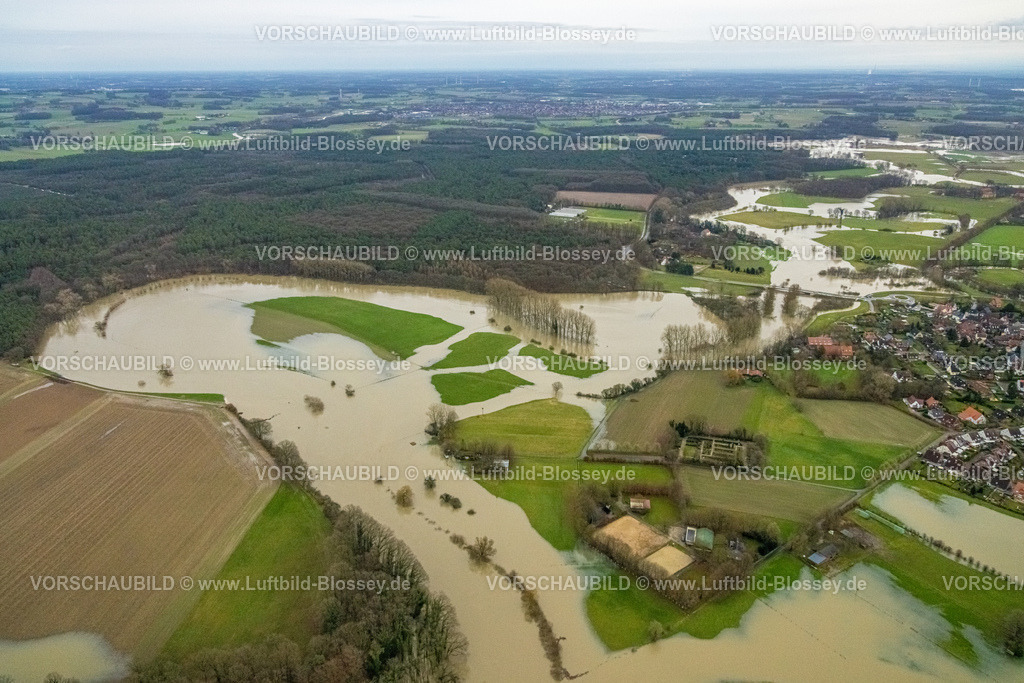 Datteln231204442Lippe | Luftbild vom Hochwasser der Lippe, Weihnachtshochwasser 2023, Fluss Lippe tritt nach starken Regenfällen über die Ufer, Überschwemmungsgebiet mit Flussmänder an der Aachener Straße und Ortsteil Ahsen, Bäume im Wasser, Ahsen, Datteln, Ruhrgebiet, Nordrhein-Westfalen, Deutschland