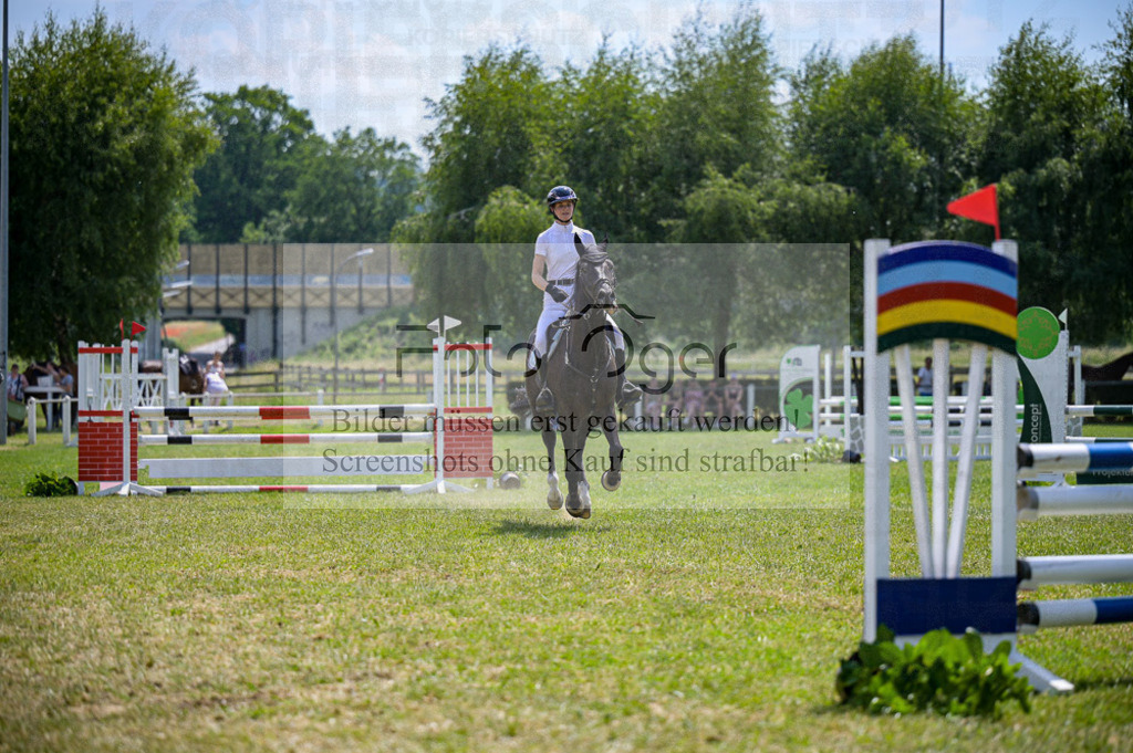 Reitturnier Voxtrup | Entdecke hochwertige Reitturnierfotos von Foto Oger. Professionell, emotional und authentisch – jetzt Lieblingsmomente im Shop bestellen.Deutschlandweite Turnierfotografie. - Realisiert mit Pictrs.com