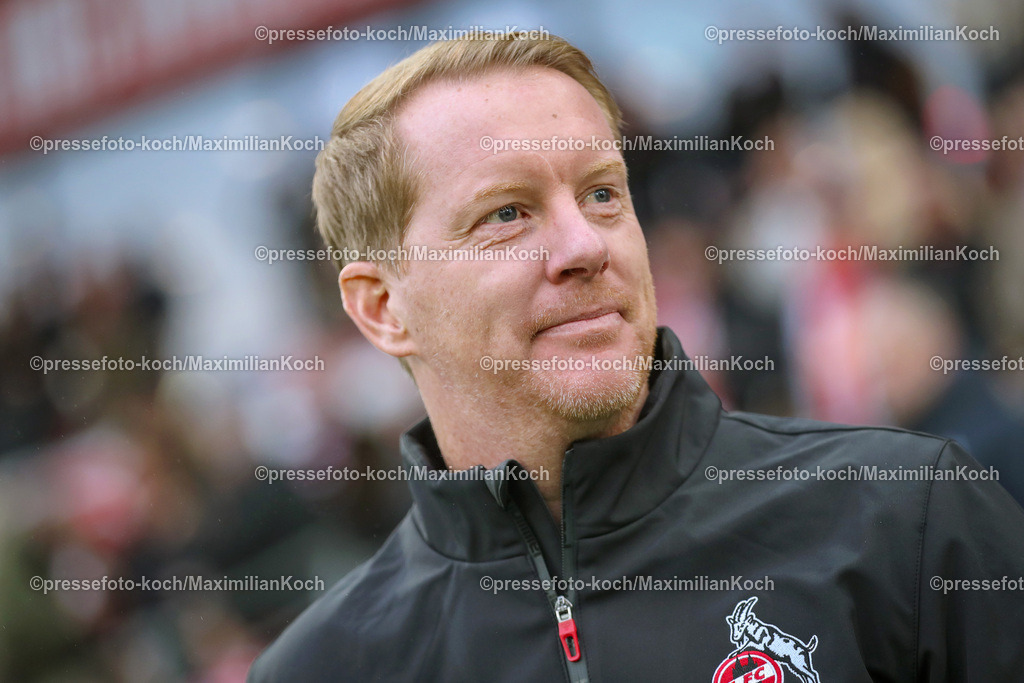 RWE06012402106 | 06.01.2024, Essen, Fußball, Herren, Stadion an der Hafenstraße, Testspiel, Rot-Weiss Essen – 1. FC Köln:  Der neue Cheftrainer Timo Schultz (1.FC Köln) bei seinem ersten Spiel für den Kölner FC. 
DFB regulations prohibit any use of photographs as image sequences and or quasi-video.