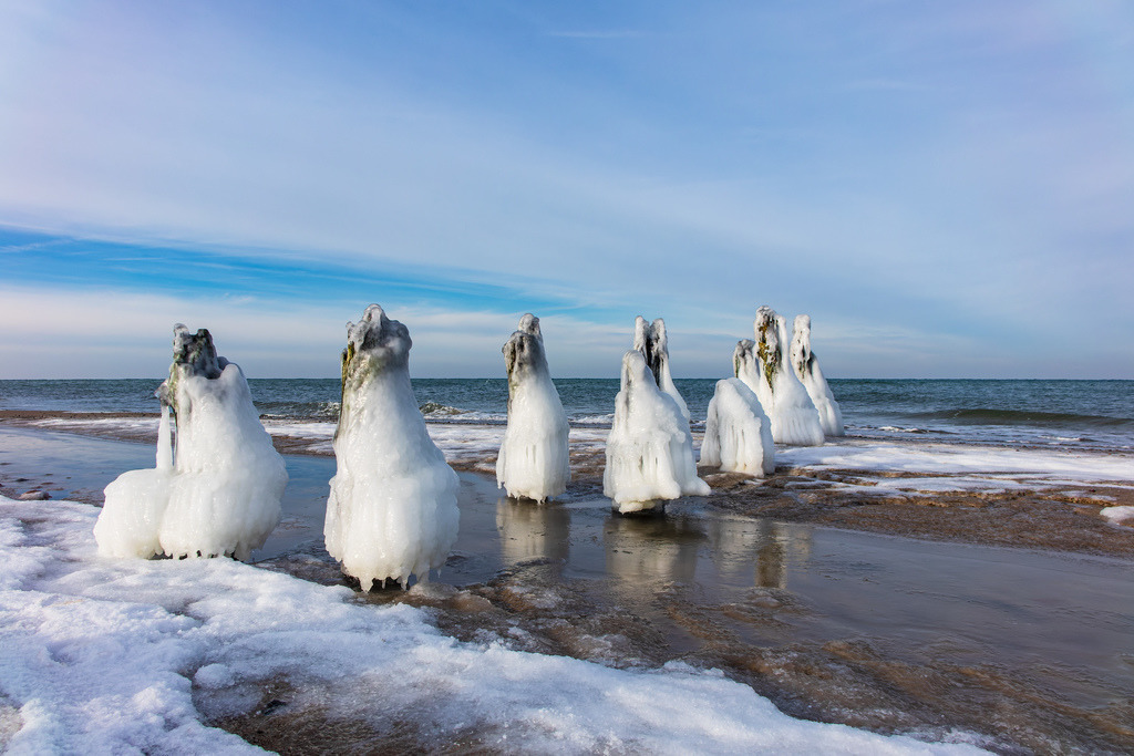 Buhne im Winter an der Ostseeküste bei Kühlungborn | Buhne im Winter an der Ostseeküste bei Kühlungborn.