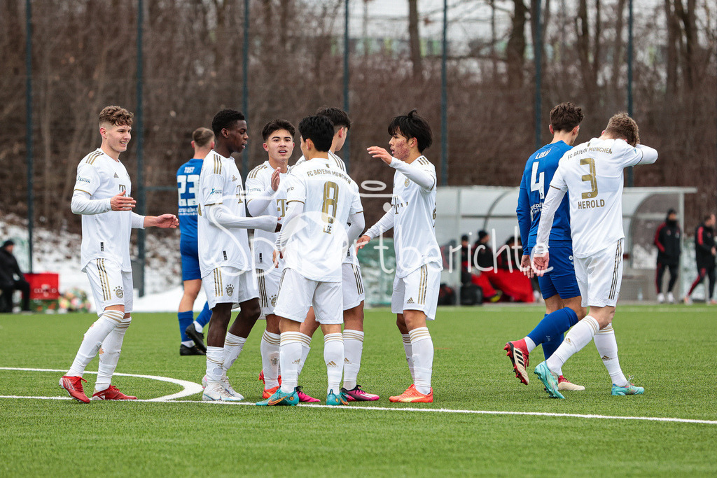 FC Bayern Amateure - Bahlinger SC | Jubel der Amateure nach dem Tor zum 1-0 durch LEE (FCB #8)