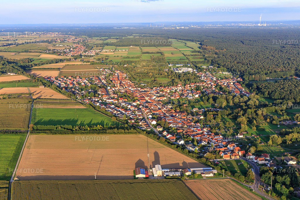 Luftbild: Ortsansicht von Westen im Ortsteil Schaidt in Wörth im Bundesland Rheinland-Pfalz in Deutschland. Foto: IMG_129366.jpg vom 12.09.2021 durch Werner Riehm/FLY-FOTO.de