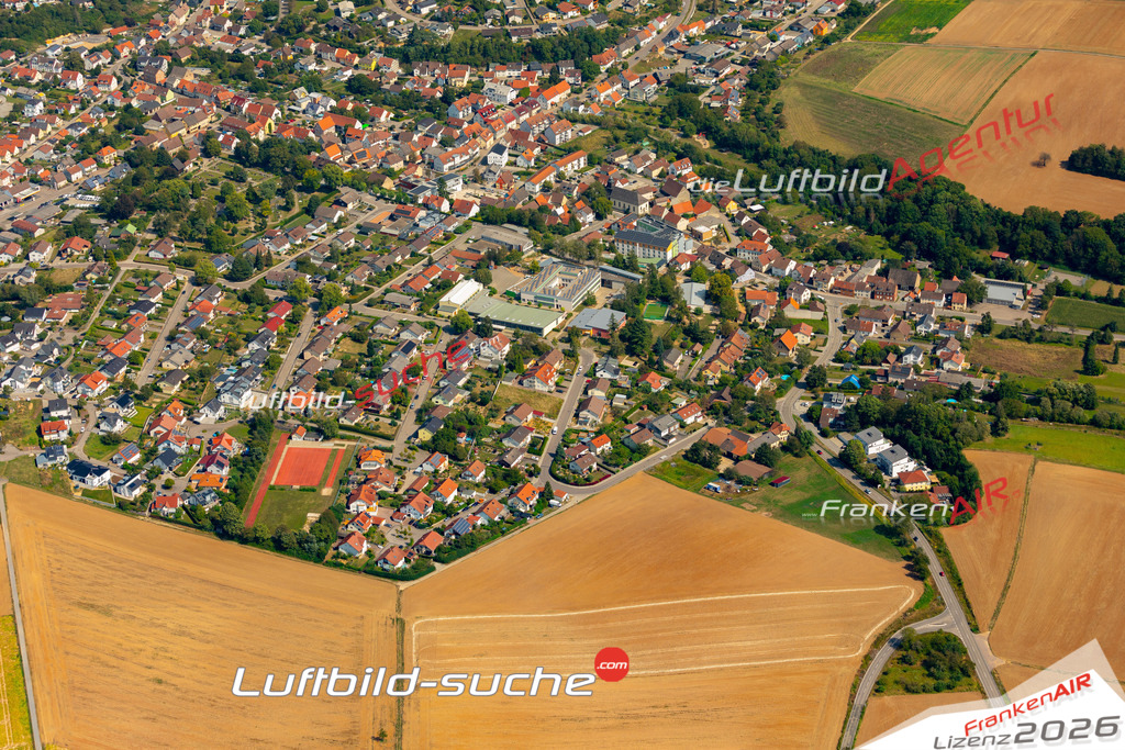 Das Luftbild zeigt :  Kirchardt - Die Luftaufnahme wurde 2024 vom UL-Flugzeug aus erstellt ( keine Drohne ) - Hochauflösende Luftaufnahme - Für grossformatige Ausdrucke geeignet. Die Geschenkidee !Mit Lizenz und Bildrechte bestellbar