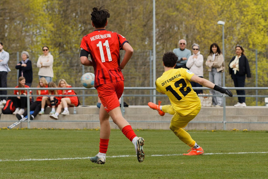 FCHOFK_260418_6-60 | 1.FC Heidenheim 1846 vs. Offenbacher Kickers, Fußball, U17, B-Junioren, NWL, U17-DFB-Nachwusliga, 2025/2026, 10. Spieltag, 18.04.2026 in Heidenheim, Walter-Birkhold-Jugendstadion (Foto: Michael Bulling) - Realisiert mit Pictrs.com