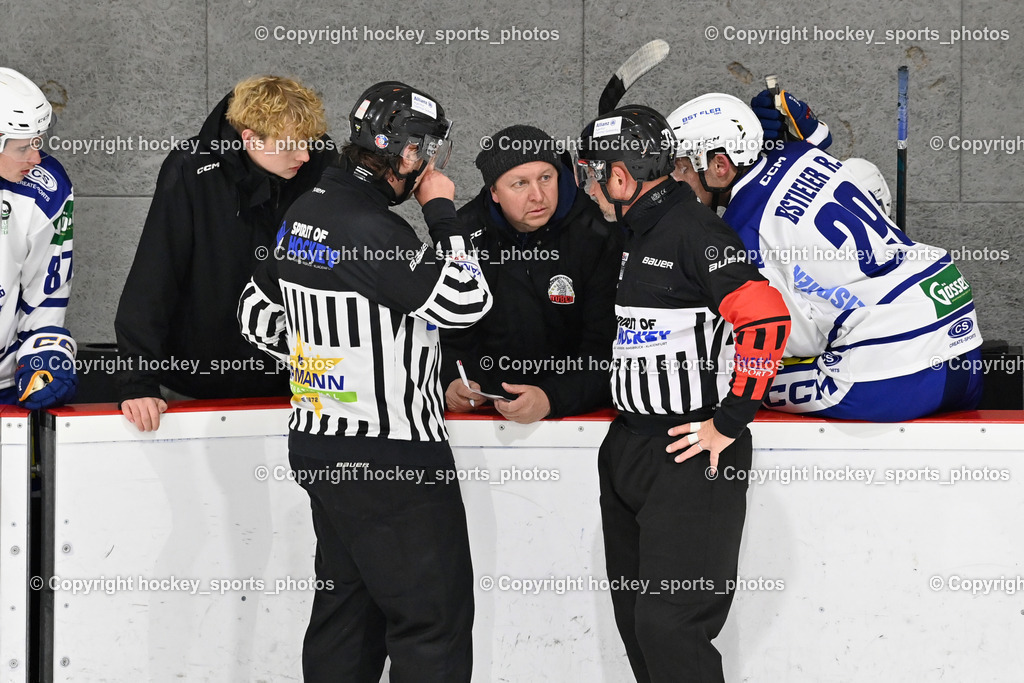 ESV Ferlach vs. UECR Eisbären Huben | Eicher Herbert Referee, LEITL Michael Referee, Headcoach UECR EISBÄREN HUBEN Trojer Silvio, ESV Ferlach vs. UECR Eisbären Huben, ESV Ferlach vs. UECR Eisbären Huben am 31.10.2025 in Ferlach (HTC Eishalle Ferlach), Austria, (Photo by Bernd Stefan)