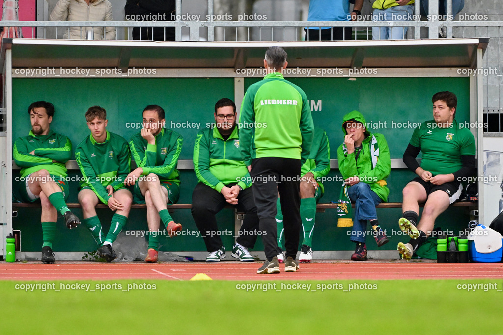 SV Rapid Lienz vs. URC Thal Assling | Spielerbank SV Rapid Lienz, Asisstentcoach Rapid Lienz Tolga Sarisaltik, Headcoach Rapid Lienz Daniel Huber, #19 Florian Brunner Rapid Lienz, #17 Peter Fleissner Rapid Lienz, #11 Danijel Panic Rapid Lienz, #22 Christian Jonas Tschojer Rapid Lienz, SV Rapid Lienz vs. URC Thal Assling, SV Rapid Lienz vs. URC Thal Assling am 08.06.2024 in Lienz (Dolomiten Satadion), Austria, (Photo by Bernd Stefan)