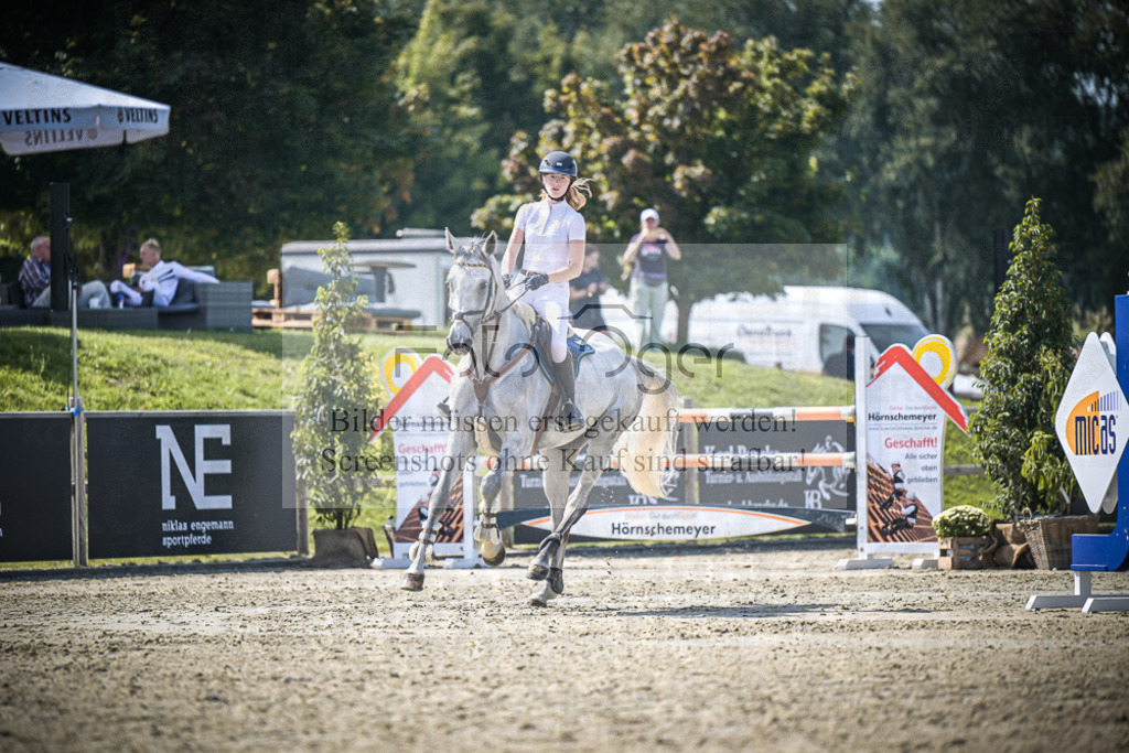 DOS_3226 | Entdecke hochwertige Reitturnierfotos von Foto Oger. Professionell, emotional und authentisch – jetzt Lieblingsmomente im Shop bestellen.Deutschlandweite Turnierfotografie. - Realisiert mit Pictrs.com