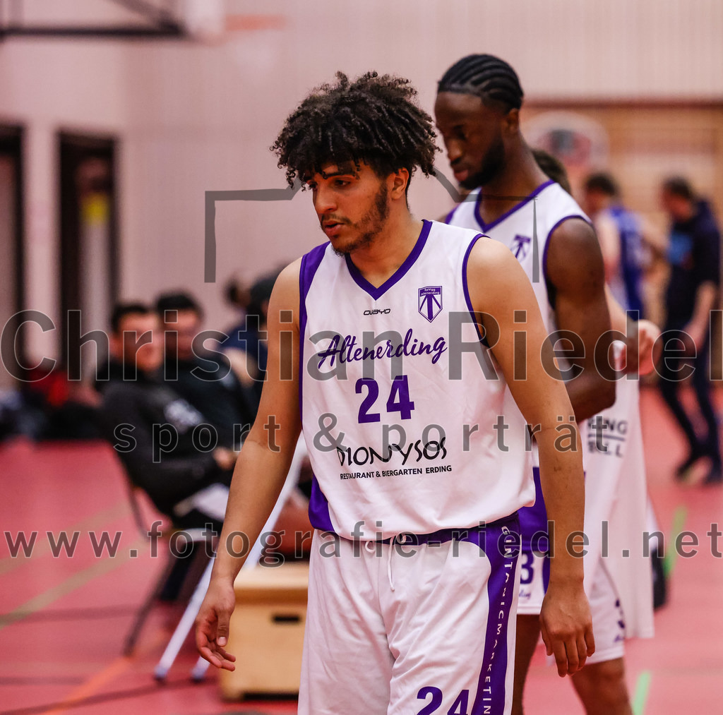 2022-05-29_033_SpVgg_Altenerding_gegen_Muenchen_Basket_2 | Erding, Deutschland, 29.05.2022:
Basketball, Bezirksliga 2021 / 2022, Herren Turnier der 2. der Aufstiegsrunden, SpVgg Altenerding gegen München Basket 2, Endergebnis: 

Justin Ledbetter (SpVgg Altenerding, #24)

Foto: Christian Riedel / fotografie-riedel.net