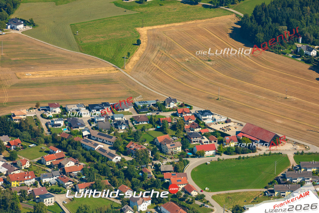 Luftaufnahme der Stadt Aurolzmünster - Die Luftaufnahme wurde 2025 vom UL-Flugzeug heraus erstellt ( keine Drohne ) - Hochauflösende Luftaufnahme - für professionelle Ausdrucke geeignet. Die Geschenkidee !Mit Lizenz und Bildrechte bestellbar