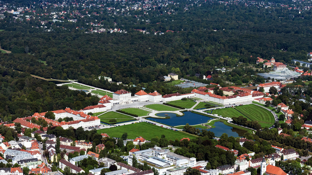 dr__0071185.jpg | MüNCHEN 12.08.2021 Gebäude und Schloßpark- Anlagen des Schloss Nymphenburg im Stadtteil Neuhausen-Nymphenburg in München im Bundesland Bayern. // Building and Castle Park Castle Nymphenburg im Stadtteil Neuhausen-Nymphenburg in Munich in the state Bavaria. Foto: Daniel Reiter