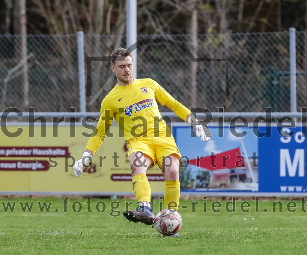 2024-02-24_048_FC_Schwaig_gegen_TSV_1880_Wasserburg | Oberding, Deutschland, 24.02.2024:
Fußball, 2. Runde Qualifikation TOTO-Pokal 2023 / 2024, 1. Spieltag, FC Schwaig gegen TSV 1880 Wasserburg, Endergebnis: 2:3

Torwart Andreas Dumpler (TSV 1880 Wasserburg, #1)

Foto: Christian Riedel / fotografie-riedel.net