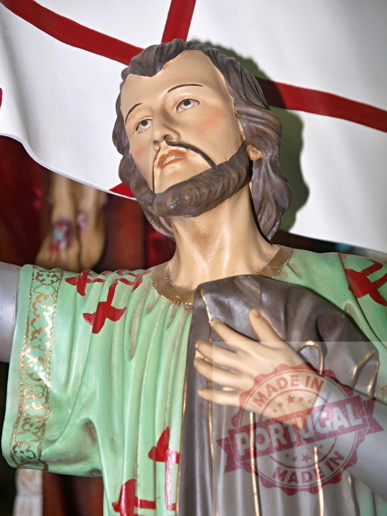 Statue of Saint George holding a white flag with red cross | Close-up of a statue of Saint George, identifiable by the white flag with a red cross, a symbol of England - Realized with Pictrs.com