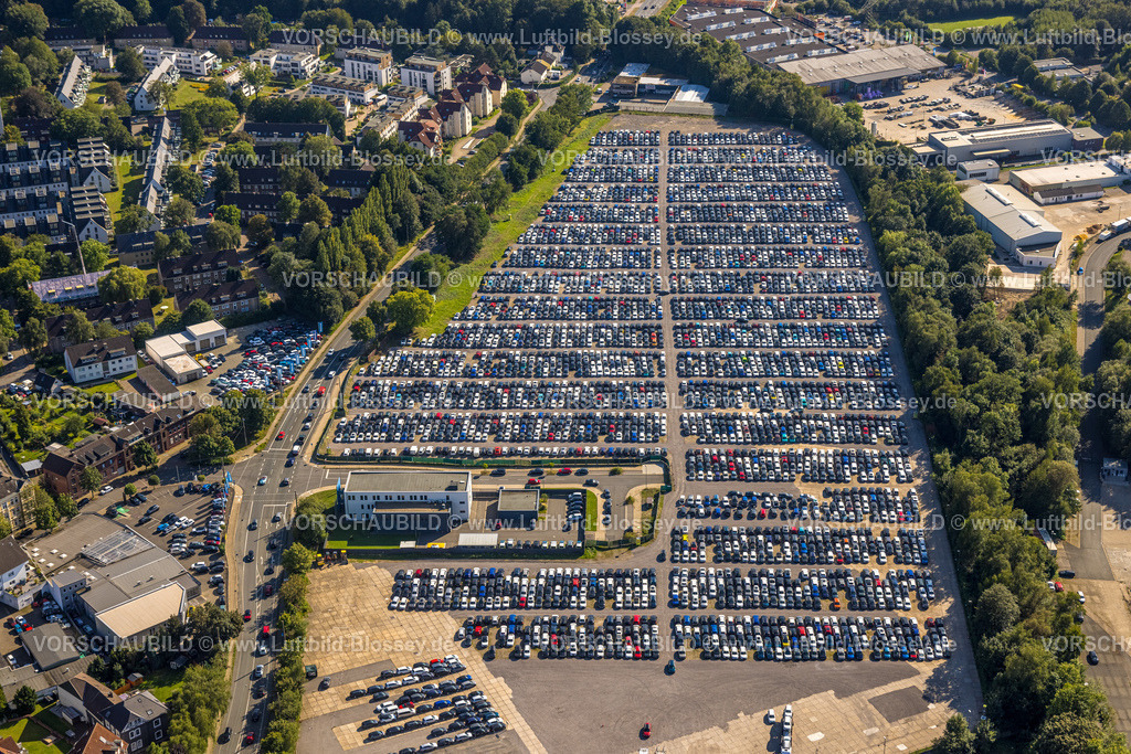 Hattingen240810490 | Luftbild, Gewerbegebiet Nierenhofer Straße, ehemaliges O&amp;K Gelände für geplantes Stadtquartier, aktuell Großparkplatz mit Hunderten von PKW, Polizeiwache Hattingen, Rosenthal, Hattingen, Ruhrgebiet, Nordrhein-Westfalen, Deutschland