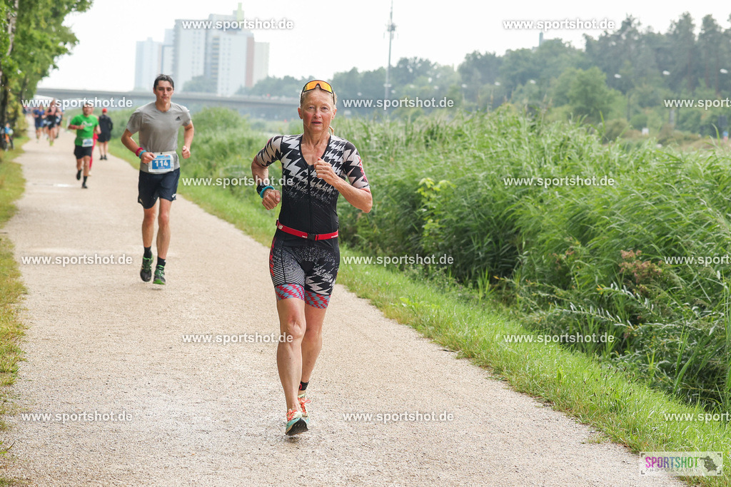 LUR_1597 | 34. M-net Erlanger Triathlon 2025 #erlangertriathlon  #mnettriathlon2025 #mnettriathlon #team #olympischedistanz #mitteldistanz #triathlon #maindonaukanal  #erlangertriathlon2025 #yourpictrs #tv1848 #tv1848erlangen  #triathlonbayern #sportinerlangen #demsportverbunden #sportshot_your_pictrs Copyright: www.sportshot.de