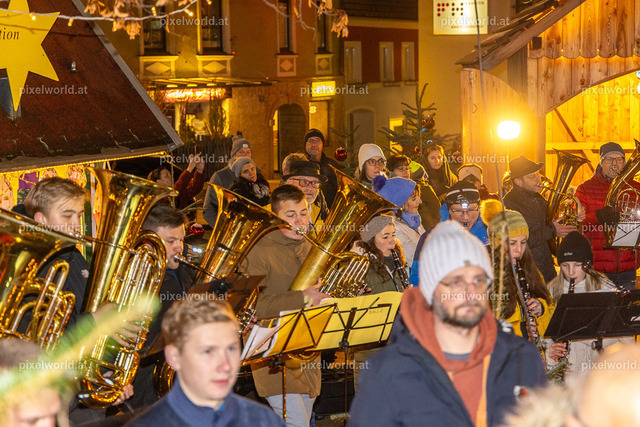 Blasmusikkonzert am Christkindlmarkt | Bildershop von pixelworld.at - Realisiert mit Pictrs.com