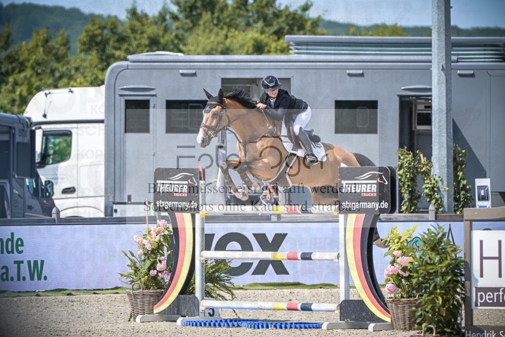 DOS_5578 | Entdecke hochwertige Reitturnierfotos von Foto Oger. Professionell, emotional und authentisch – jetzt Lieblingsmomente im Shop bestellen.Deutschlandweite Turnierfotografie. - Realisiert mit Pictrs.com
