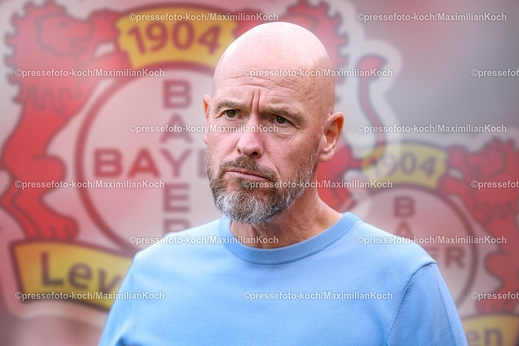 B0405082501205b | 01.09.2025, Fußball, Bayer 04 Leverkusen Entlassung von Cheftrainer Erik ten Hag - Der Bundesligist entässt den Trainer. Suche nach einem Neuen Trainer. Wer wird neuer Trainer bei Bayer Leverkusen? Trainer Portrait enttäuscht Enttäuschung . Fotomontage Trainer vor Logo. Foto vom 05,.08.2025 DFB regulations prohibit any use of photographs as image sequences and or quasi-video.