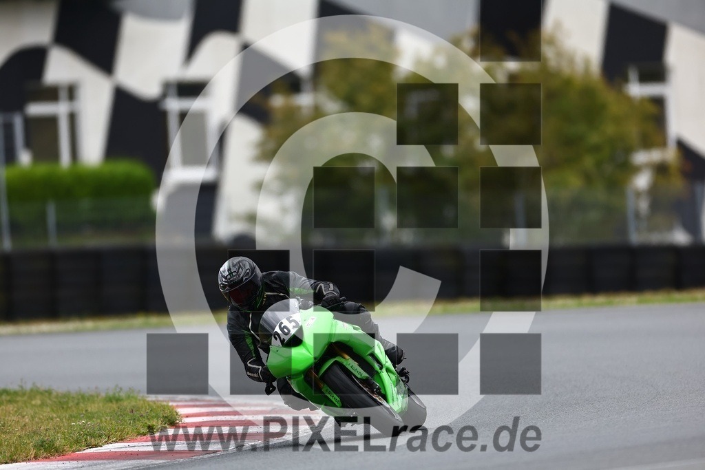 0265-20240916_00507 | Schöne Erinnerungen an spannende Momente - das festzuhalten ist unser Job. PIXELrace.de ist seit 2003 auf den Rennstrecken Europas unterwegs um die Action draußen beim Fahren und die wunderbare Stimmung imm Fahrerlager für euch einzufangen.