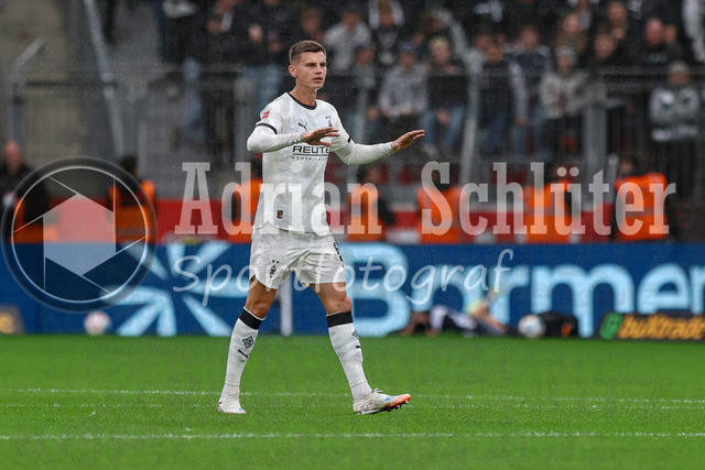 Bayer 04 Leverkusen vs Borussia Mönchengladbach - Bundesliga  | Leverkusen, Deutschland, 21.09.25:   Yannik Engelhardt (Borussia Mönchengladbach) gestikuliert, Gestik waehrend des Spiels der Bundesliga zwischen  Bayer 04 Leverkusen vs Borussia Mönchengladbach in der BayArena(Foto von Brauer-Fotoagentur / Adrian Schlueter)