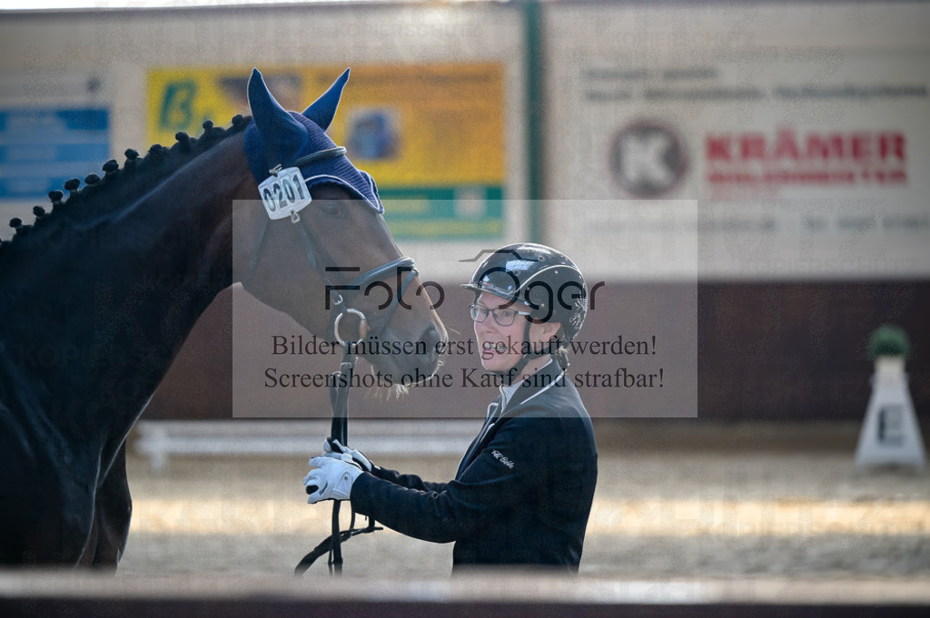 Reitturnier Voxtrup | Entdecke hochwertige Reitturnierfotos von Foto Oger. Professionell, emotional und authentisch – jetzt Lieblingsmomente im Shop bestellen.Deutschlandweite Turnierfotografie. - Realisiert mit Pictrs.com