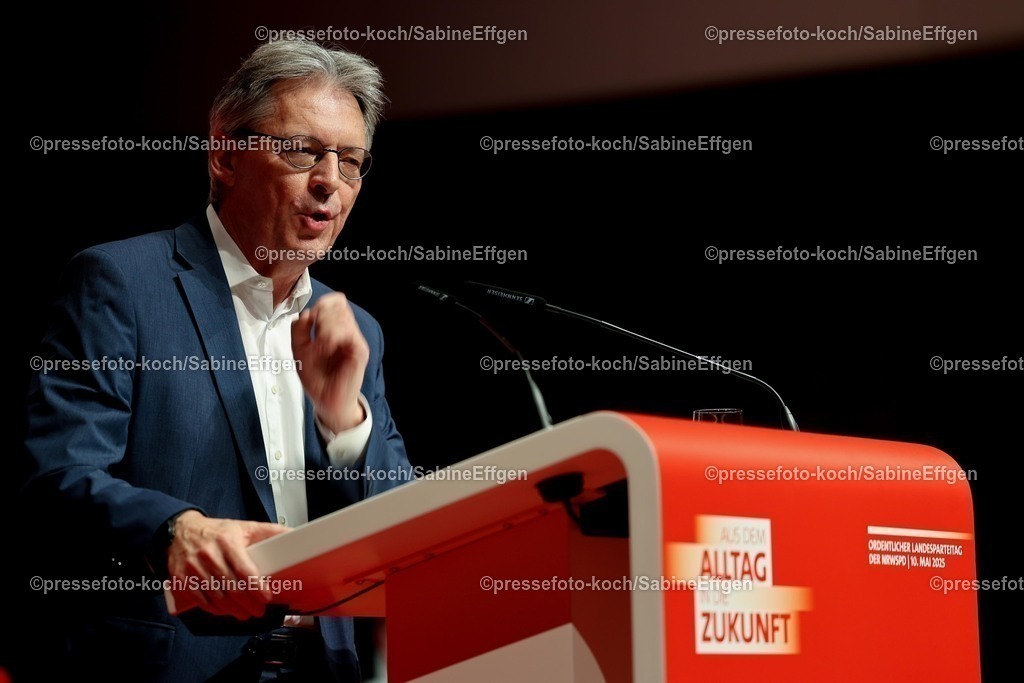 xSEF10052501054 | 10.05.2025, xsefx, Landesvorsitzender Achim Post auf dem Landesparteittag der NREWSPD 2025 mit dem Motto -Aus dem Alltag in die Zukunft- in der Mercatorhalle Duisburg im City Palais