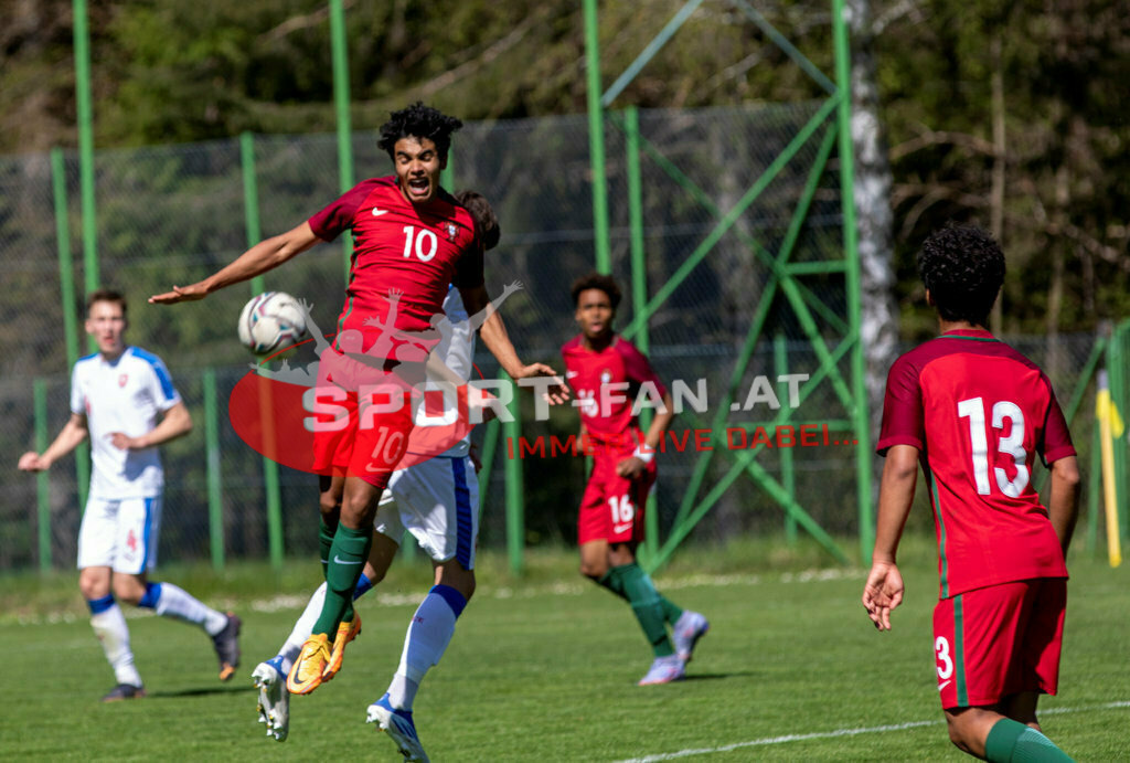 Portugal  U15 -Czech Republic U15 | JIRI MICEK (Czech Republic #4) JOÃO SIMÕES (Portugal #10) RAFAEL MELO (Portugal #16) DUARTE SOARES (Portugal #13)  ; Portugal  U15 -Czech Republic U15 am 29.04.2022 in Arnoldstein
(Sportplatz), AUSTRIA, (Photo by Ernst Krawagner sport-fan.at) - Realisiert mit Pictrs.com
