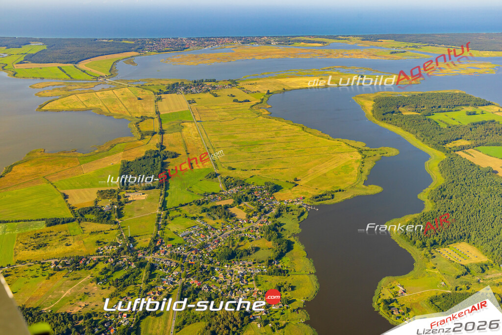 Luftbild der Stadt Pruchten - Die Luftaufnahme wurde 2025 vom UL-Flugzeug heraus erstellt ( keine Drohne ) - Hochauflösende Luftaufnahme - für professionelle Ausdrucke geeignet. Die Geschenkidee !Hier alle&nbsp;Infos zur Lizenzierung der LuftaufnahmeWir fliegen auch dieses Jahr wieder in Ihre Region um Luftbilder zu erstellen.- Luftbild anfragen