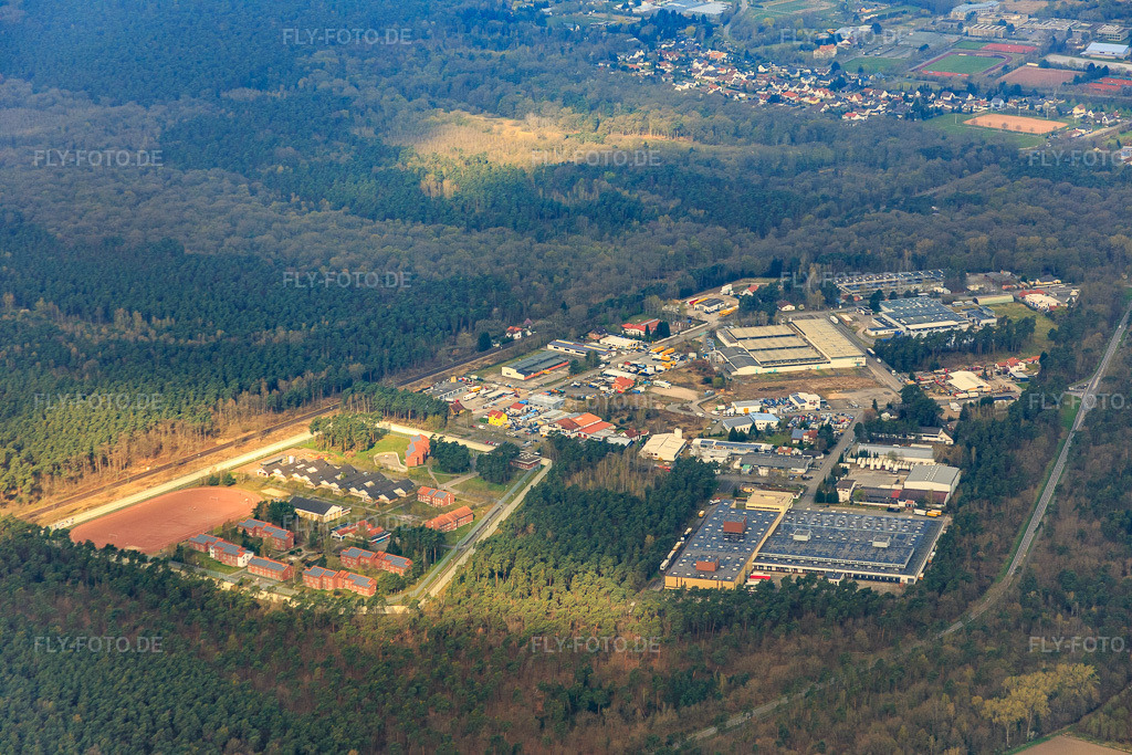 Luftbild: Gewerbegebiet im Wald mit A + P Logistic GmbH und Jugendstrafanstalt Schifferstadt in Schifferstadt im Bundesland Rheinland-Pfalz in Deutschland. Foto: IMG_076879.jpg vom 12.04.2015 durch Werner Riehm/FLY-FOTO.deJSA Schifferstadt . Jugendstrafanstalt Schifferstadt