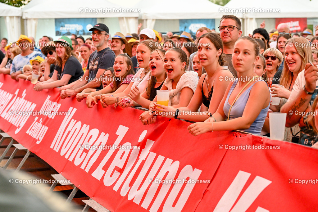 Linzer Kronefest 2023_ 18.08.2023-76 | 18.08.2023, Linzer Kronefest 2023, AUT, im Bild Linzer Kronefest 2023, Hauptbuehne, Spider Murphy Gang

Menschen, Besucher, Stimmung, Party, Masse