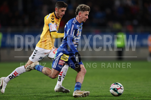 TSV Egger Glas Hartberg vs SV Oberbank Ried – Austrian Bundesliga Match | The image shows Damjan Kovacevic (Hartberg) with ball, at the Bundesliga match TSV Hartberg vs SV Ried at Profertil Arena Hartberg. 22.11.2025