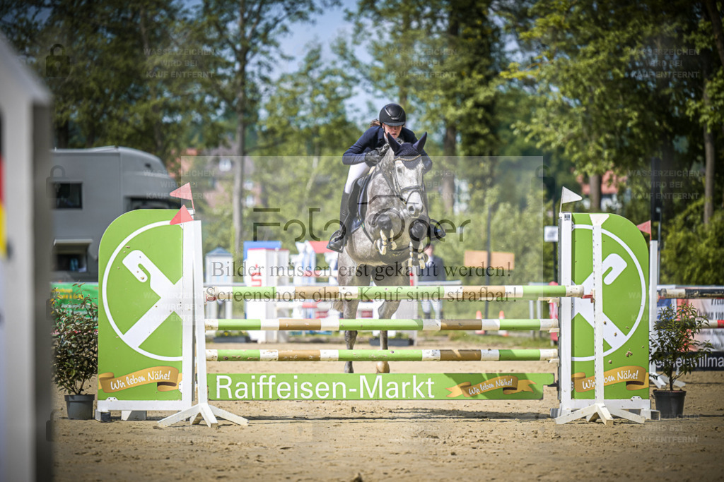 DOS_7995 | Entdecke hochwertige Reitturnierfotos von Foto Oger. Professionell, emotional und authentisch – jetzt Lieblingsmomente im Shop bestellen. - Realisiert mit Pictrs.com