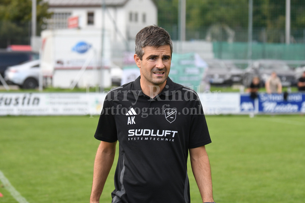 HR3_5979 | Andreas Kölbl (Trainer TSV Seebach) - Realisiert mit Pictrs.com