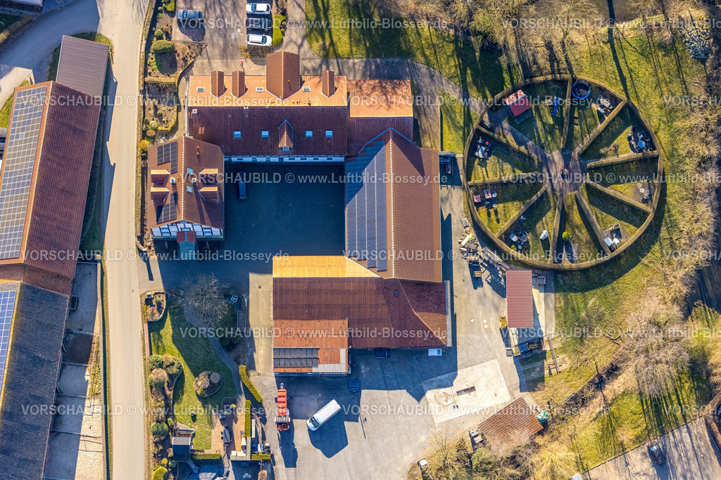 Soest250306234 | Luftbild, Dienstleistungen für Bau und Landwirtschaft Dringenberg GmbHLandwirtschaftsbetrieb, runde Gartenanlage, Paradiese, Soest, Soester Börde, Nordrhein-Westfalen, Deutschland