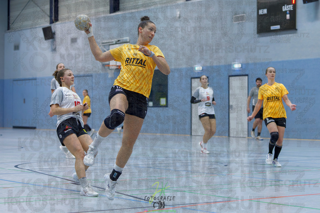 Frauen Oberliga Mitte (HHV); HSG Eibelshausen/Ewersbach - HSG Wettenberg II | Frauen Oberliga Mitte (HHV); HSG Eibelshausen/Ewersbach - HSG Wettenberg II am 13.12.2025 in Steinbrücken (Sporthalle am Hammerweiher)Photo © 2025 - Jörg Heinrich - Realisiert mit Pictrs.com