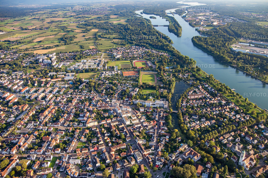 Luftbild: Ortsansicht von Norden in Kehl im Bundesland Baden-Württemberg in Deutschland. Foto: IMG_137819.jpg vom 18.08.2023 durch Werner Riehm/FLY-FOTO.de