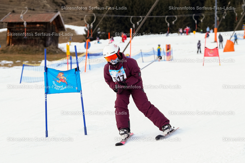 SRF_02.01.2026_0873 | Skirennfotos,Serfaus,Fiss,Ladis,Kinderskirennen,Winter,Tirol,Oberland,skirace,SFL,feelfree,weil wir's genießen,ski,Ski,skifahren,Sonnenplateau, - Realisiert mit Pictrs.com
