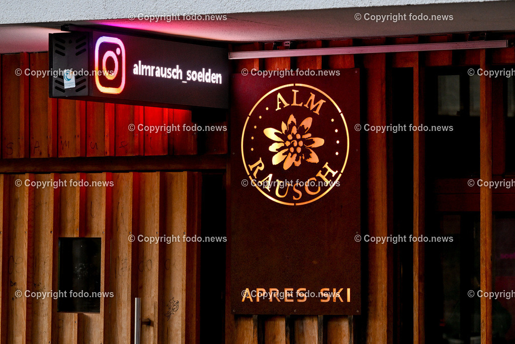 Oesterreich_ Tirol_ Soelden_ 26.01.2025-23 | 26.01.2025,Tirol, AUT, Soelden, im Bild Themenbild, Stadtansichten, Ski, Skifahren, Skiurlaub, Skifahrer, Urlauber, Touristen, Skitouristen, Apre Ski, Rent Ski, Sport, Geschaeft, Shop, Hotel, Bahn, Bergbahn, Gondel, Skibus, Oetztaler Alpen, Berge