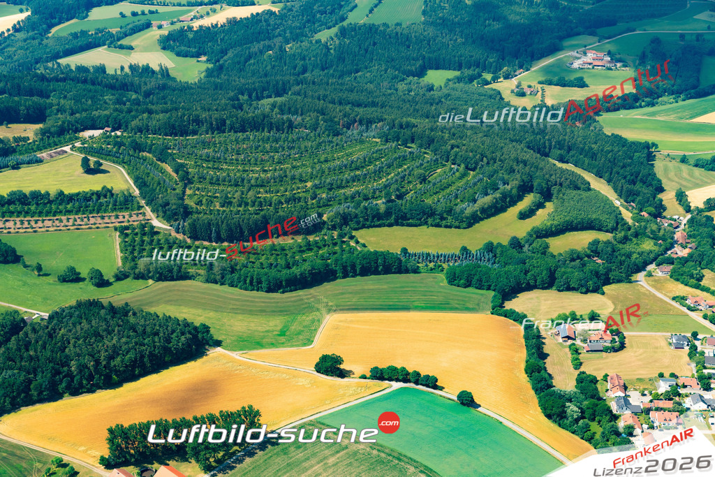 Das Luftbild zeigt :  Loitzendorf - Die Luftaufnahme wurde 2023 vom UL-Flugzeug aus erstellt ( keine Drohne ) - Hochauflösende Luftaufnahme - Für grossformatige Ausdrucke geeignet. Die Geschenkidee !Mit Lizenz und Bildrechte bestellbar