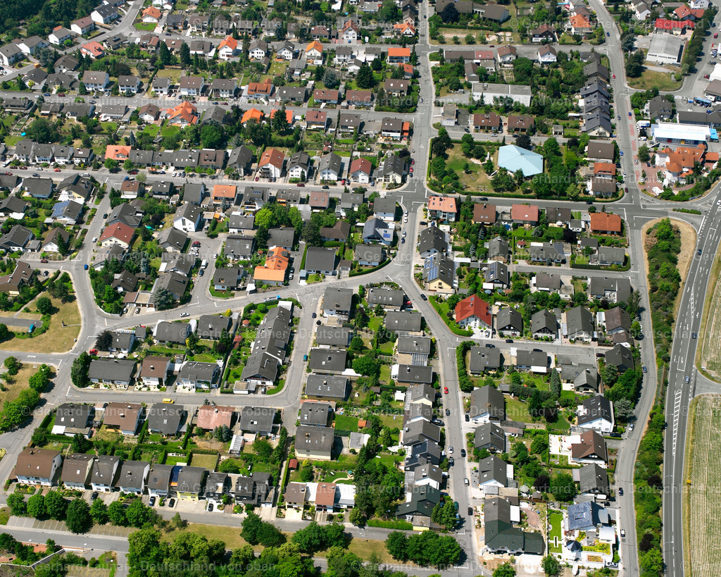 2636092 | WAGHäUSEL 22.06.2006 Wohngebiet einer Einfamilienhaus- Siedlung an der Kniebisstraße in Waghäusel im Bundesland Baden-Württemberg, Deutschland. // Single-family residential area of settlement on street Kniebisstrasse in Waghaeusel in the state Baden-Wuerttemberg, Germany. Foto: Gerhard Launer