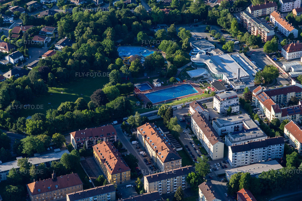 Luftbild: AQUAtherm im Ortsteil Frauenbründl in Straubing im Bundesland Bayern in Deutschland. Foto: IMG_133197.jpg vom 03.07.2022 durch Werner Riehm/FLY-FOTO.deStadtwerke Straubing