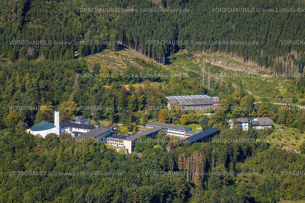Lennestadt230910216Altenhundem | Luftbild, Privates Gymnasium Maria Königin und Kirche Maria Königin, Waldschäden, Altenhundem, Lennestadt, Sauerland, Nordrhein-Westfalen, Deutschland