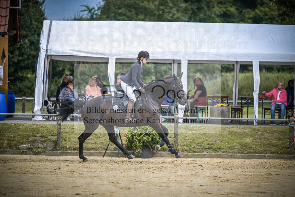 DOS_4500 | Entdecke hochwertige Reitturnierfotos von Foto Oger. Professionell, emotional und authentisch – jetzt Lieblingsmomente im Shop bestellen.Deutschlandweite Turnierfotografie. - Realisiert mit Pictrs.com