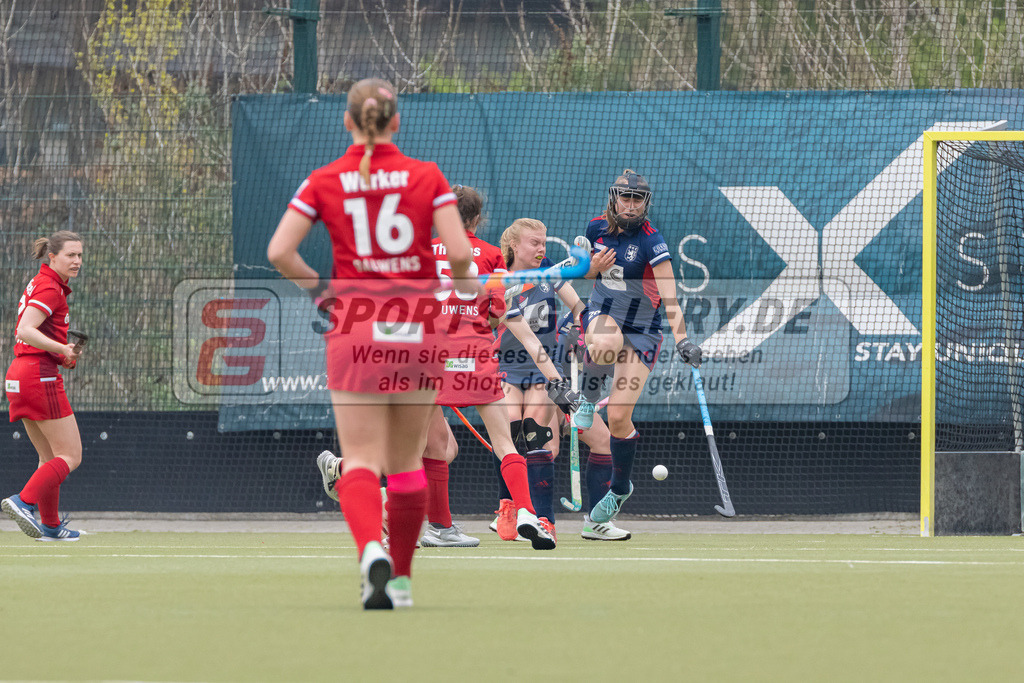 HK_20230416_107087 | 1. Bundesliga Damen Düsseldorfer HC - Rot-Weiss Köln am 16.4.2023 DHC Düsseldorf, Düsseldorf , Elisa Gräve ( Düsseldorfer HC #26 ) , Lilly Stoffelsma ( Düsseldorfer HC #50 )