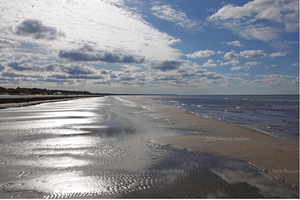 Beach attracts with unusually white and fine sand | foto-focus-online