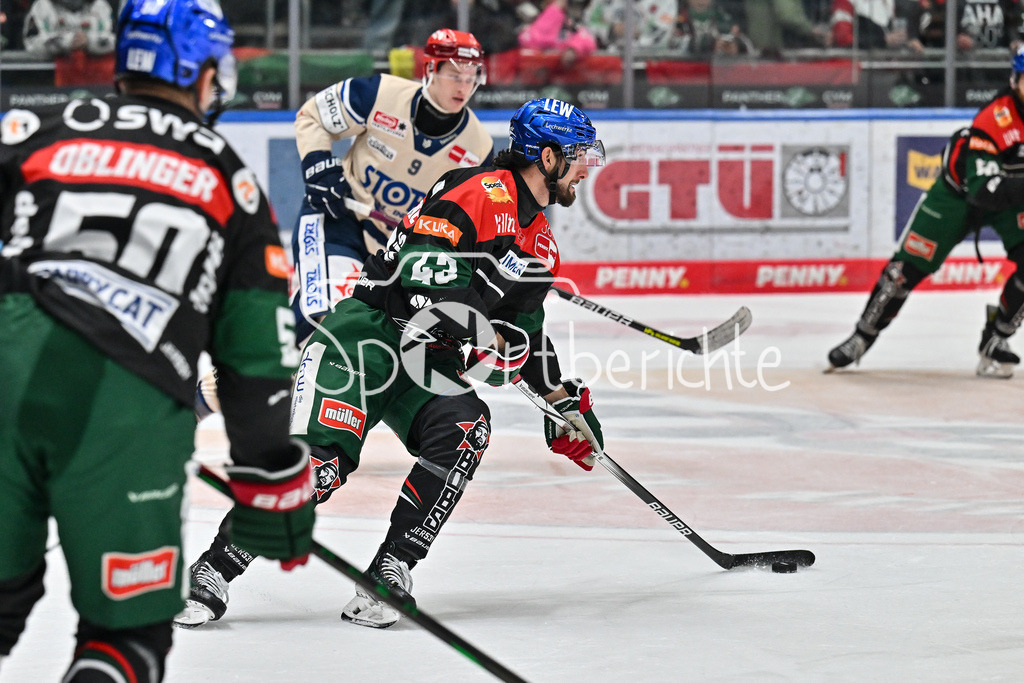 Augsburger Panther - Schwenninger Wild Wings | am Puck Leon VAN DER LINDE (Augsbuerger Panther #43) / DEL: Augsburger Panther - Schwenninger Wild Wings, Curt Frenzel Stadion am 24.01.2025