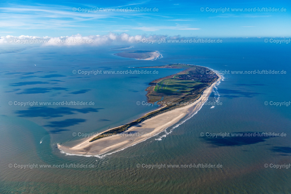 Wangerooge_ELS_6896091022 | WANGEROOGE 09.10.2022 Sandstrand- Landschaft an der Nordsee- Küste in Wangerooge im Bundesland Niedersachsen. Weiterführende Informationen bei: Kurverwaltung Nordseeheilbad Wangerooge. // Beach landscape on the North Sea coast in Wangerooge in the state Lower Saxony. Further information at: Kurverwaltung Nordseeheilbad Wangerooge. Foto: Martin Elsen