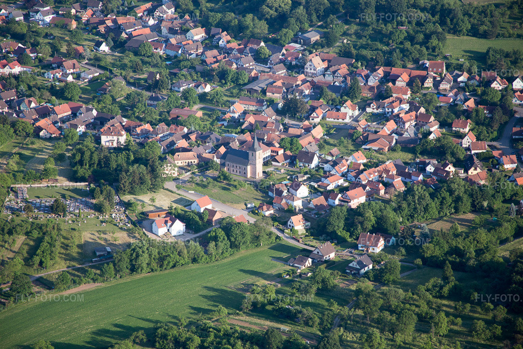 Aerial view: View of the town in Mitschdorf in the state Bas-Rhin, France.Photo: IMG_080232.jpg taken on 06/05/2015 by Werner Riehm/FLY-FOTO.comResolution of the original: 5472 x 3648 px