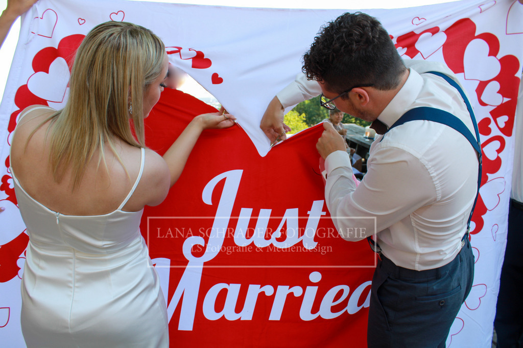 Hochzeit Sven _ Evi 30.06.22 Standesamt-23 | lanaschraderfotografie - Realisiert mit Pictrs.com